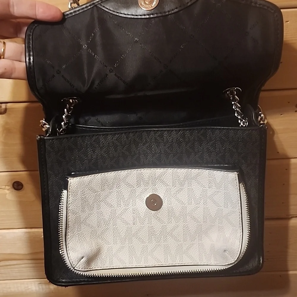 Michael Kors Regina Purse Medium Signature